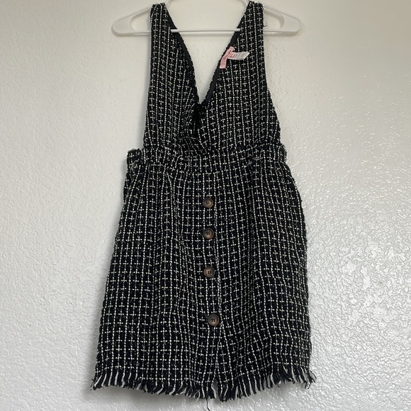 Textured black and white mini dress with decorative buttons - Picture 2 of 4